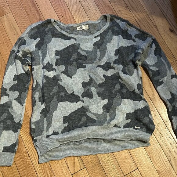 Hollister Lightweight Womens Gray Camo Print‎ Sweater Size Small - Picture 1 of 1